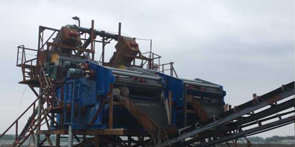 霍邱某某循环经济科技公司闭库的铁尾矿砂综合再利用,每日获利10万元