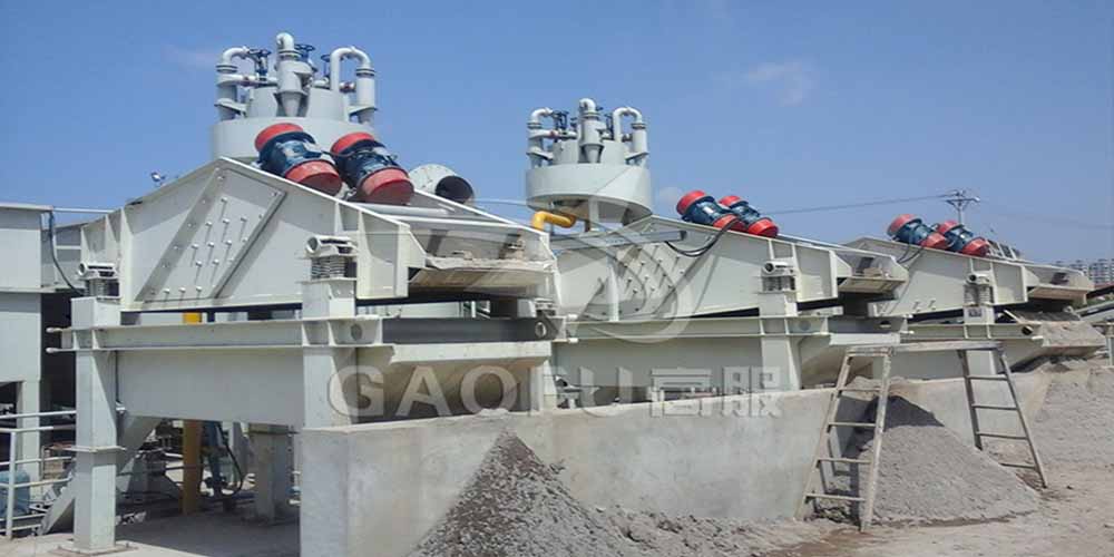 福建陕西榆林某洗砂厂用高服脱水筛将砂子和泥水分离