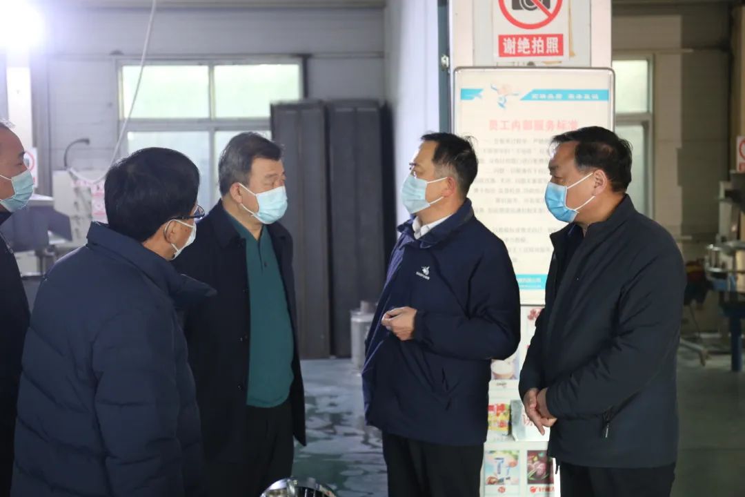 1642387946628263.jpg 新乡市高新区管委会领导莅临高服公司调研指导